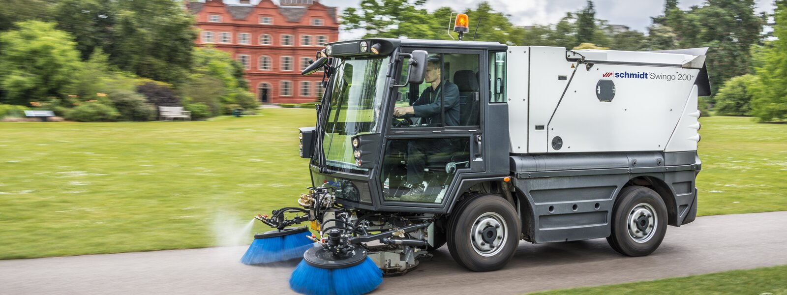 Sweepers | Swingo 200⁺ | Aebi Schmidt Group